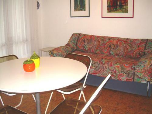 Apartment For 4 People With Shared Pool Close To The Sea