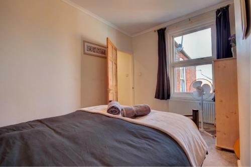 Merton House - Entire Modern City Centre Home