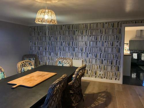 Remote And Spacious House With Sweeping Sea Views Towards Tenby