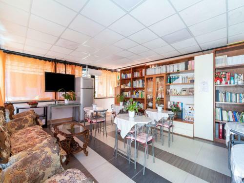 Pleasant Holiday Home In Priverno With Swimming Pool