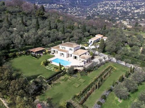 Beautiful Villa In Grasse Chateauneuf With Private Pool
