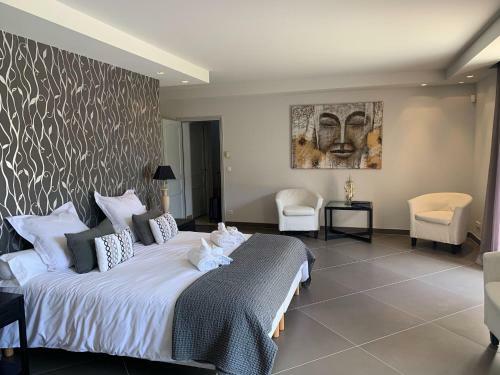 Beautiful Villa In Grasse Chateauneuf With Private Pool