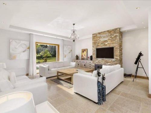 Beautiful Villa In Grasse Chateauneuf With Private Pool