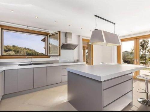 Beautiful Villa In Grasse Chateauneuf With Private Pool