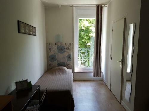 Hotel H�tel Des Po�tes Avec Garage Priv�