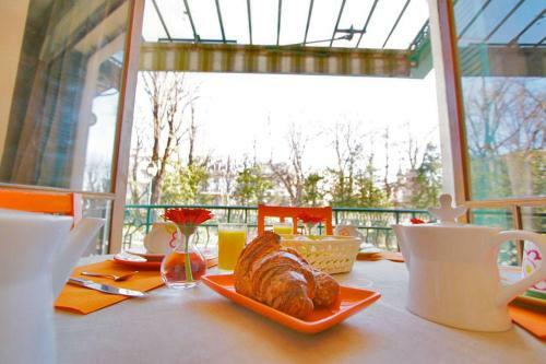 Hotel H�tel Des Po�tes Avec Garage Priv�