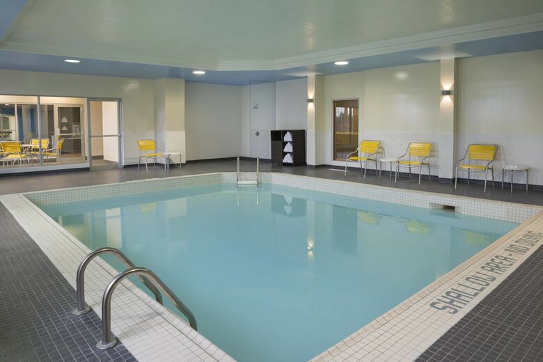 Hotel Country Inn And Suites Ottawa West