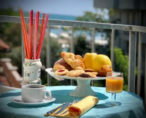 Hostal Room In Bb - Hotel Villa Alexandra - Stay In Complete Relaxation