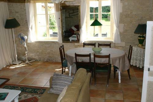 3 Bed Gite With Private Pool & Garden In Nantille