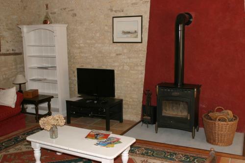3 Bed Gite With Private Pool & Garden In Nantille