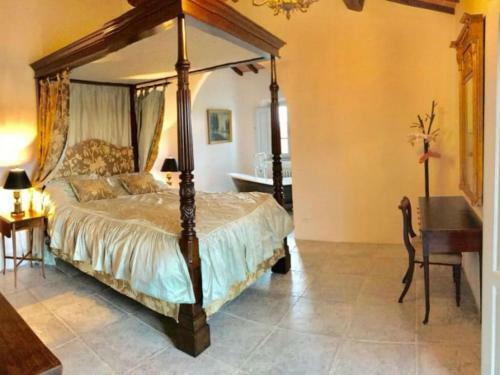Inviting Villa At Cortona With Private Fenced Garden