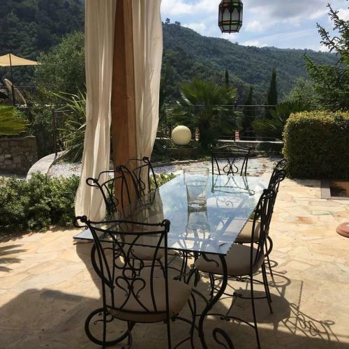 Villa Mit Privaten Schwimmpool Undaussenwhirlpol