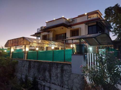 Hotel Oyo 87514 The Retreat Villa