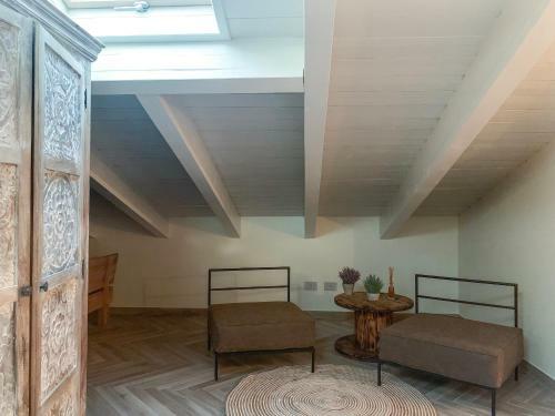 Charming Attic Apartment With Spacious Balcony & Swimming Pool