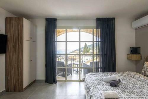 Blue Lake Luxury Villa For Families