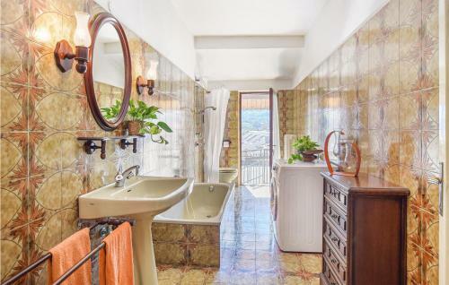Awesome Apartment In Feltre With 3 Bedrooms