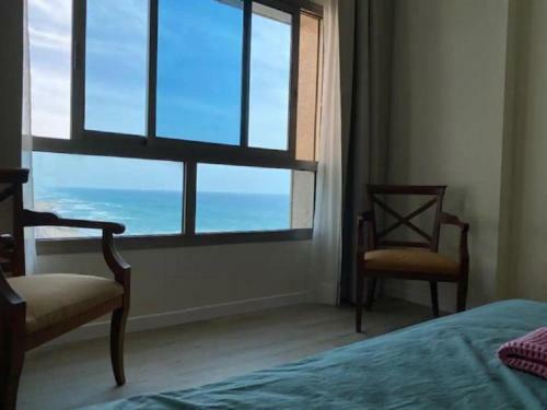 Apartamento Beautiful Beach Home + Sea View Balcony!