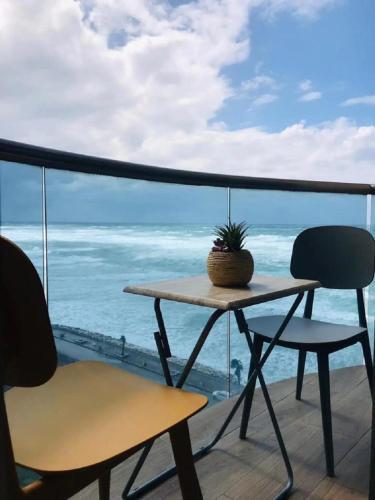 Apartamento Beautiful Beach Home + Sea View Balcony!