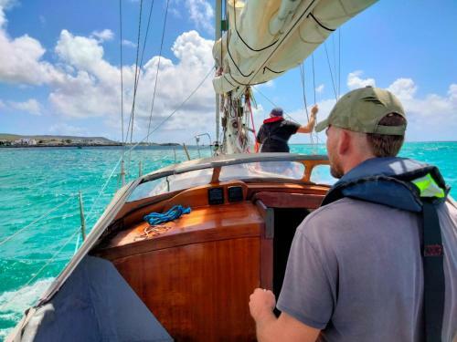 Ketch 2 Cabines 4 � 5 Personnes En R�novation