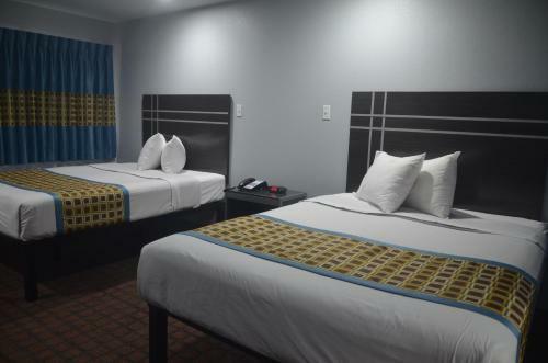 Motel Travelers Inn & Suites