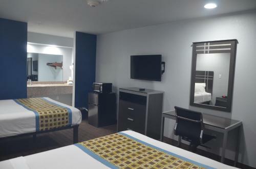 Motel Travelers Inn & Suites