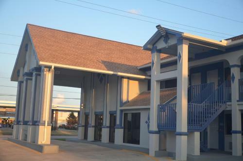 Motel Travelers Inn & Suites