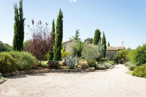 Mas De La Rivoire B&B