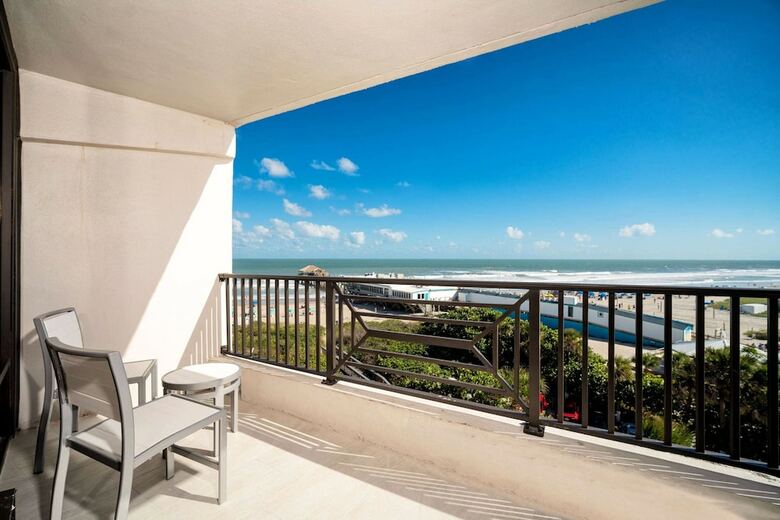 Hotel La Quinta Inn & Suites Cocoa Beach Oceanfront