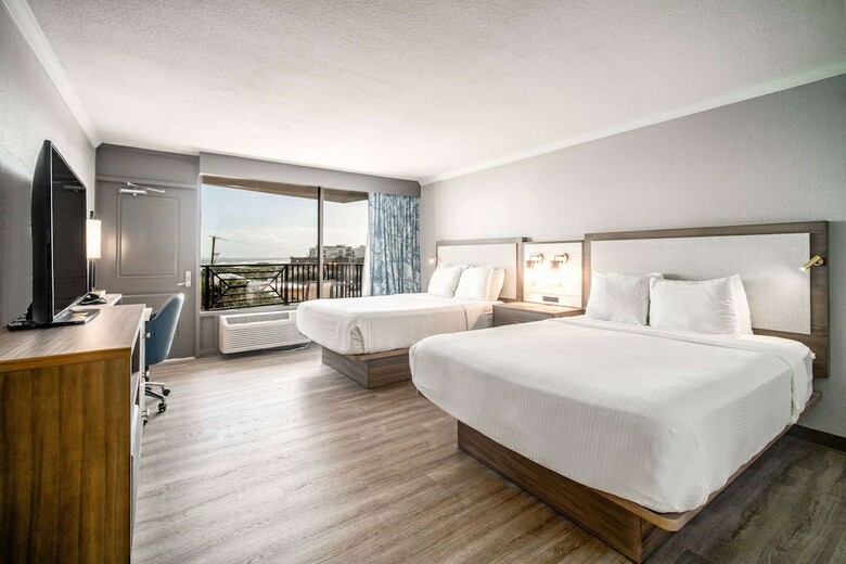 Hotel La Quinta Inn & Suites Cocoa Beach Oceanfront