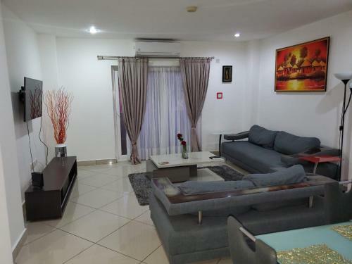 Fully Serviced Furnished 2 Bedroom Apartment