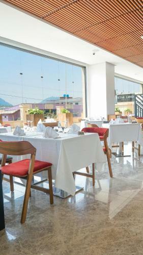 Star Land Hotel Bastos