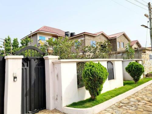 Beautiful 3-bed Apartment In Adenta Municipality