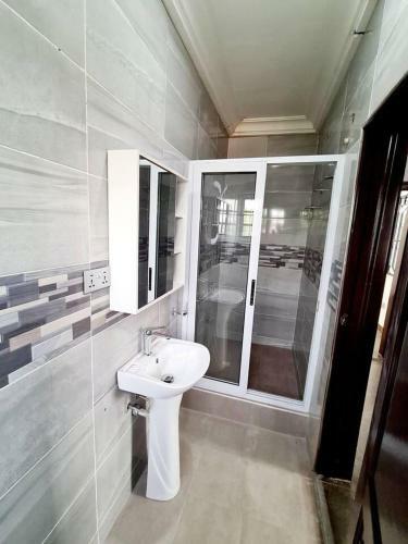 Beautiful 3-bed Apartment In Adenta Municipality