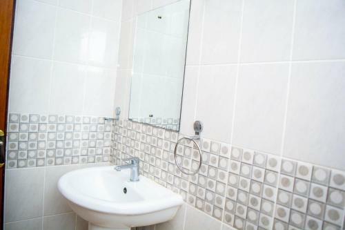 3 Bedroom Apartment-1st Avenue, Nyali