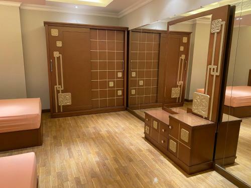 Modern Design & Large Apartment In Front Of Giza Pyramids