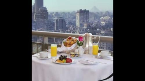 Hostal Room In Bb - Conrad Cairo Hotel Casino