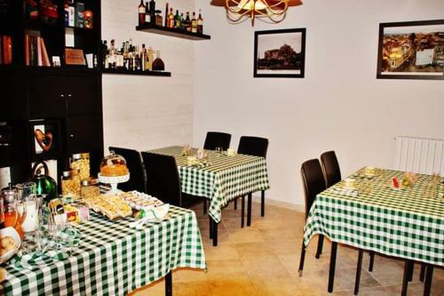 Hostal The Holiday House