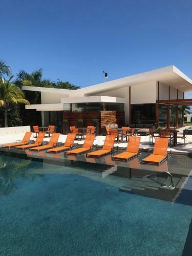 Luxury Brand Beachfront Apartment, 11th Flr - Rio Mar