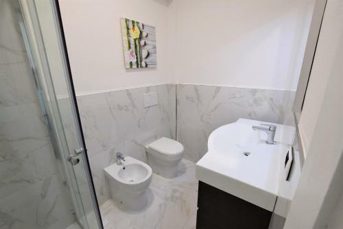 Apartamento Grande Terrazzo E Parcheggio Privato, 350 M Dalla Spiaggia