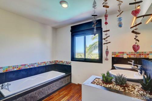Villa Cardinal ? La Villa Aux Touches Color�es