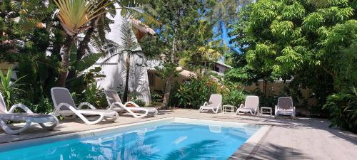 Lush Garden Villa House 2