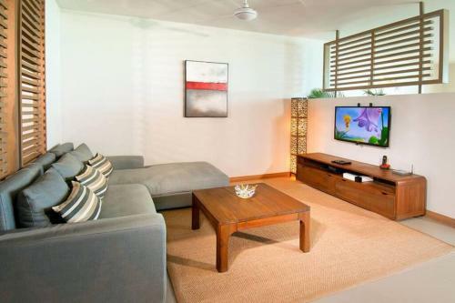 Amaranth Ii: Three Bedroom Beach Apartment With Rooftop Pool