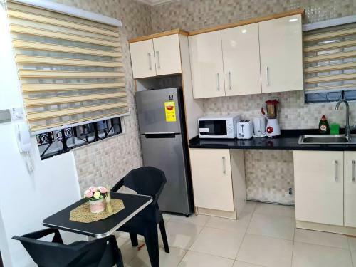 Beautiful 1bed Apartment In Adenta Wifi