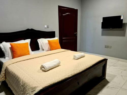 Beautiful 1bed Apartment In Adenta Wifi