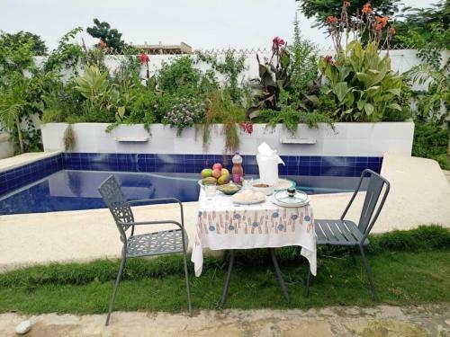 The Pool House A La Teranga De Saly