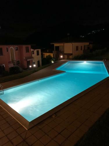 Villa Mirella: Casa Vista Lago Con Piscina