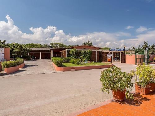 Cosy Mobile Home In Sorso With Garden
