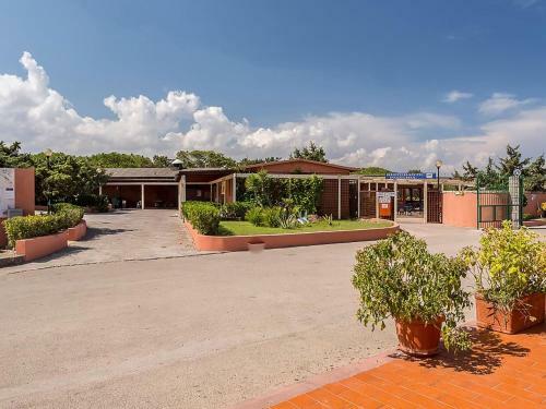 Cosy Mobile Home In Sorso With Garden