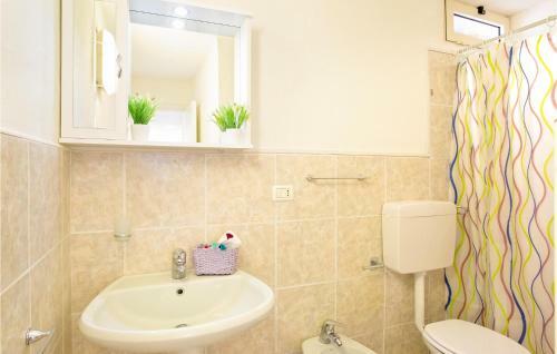 Nice Home In Staletti With Jacuzzi, Sauna And 4 Bedrooms