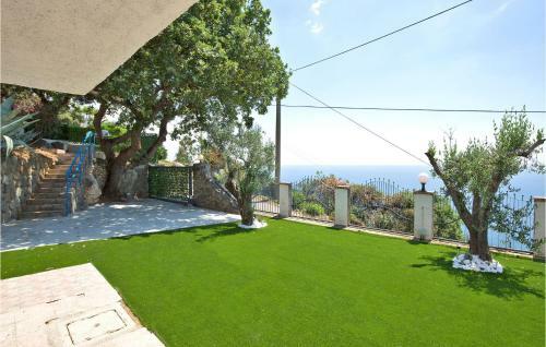 Nice Home In Staletti With Jacuzzi, Sauna And 4 Bedrooms
